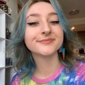 Meet your Posher, Maya